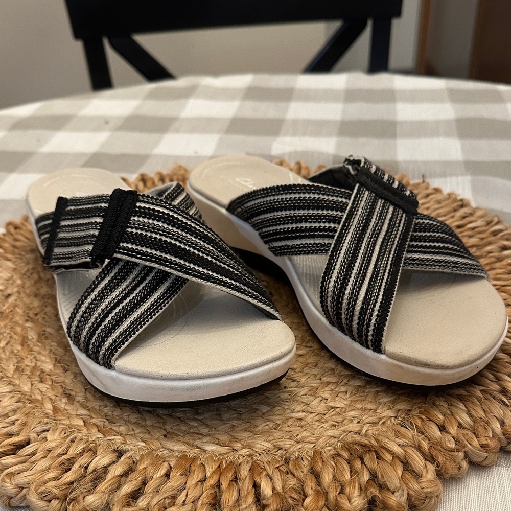 Clarks Black and White Striped Cloud-Stepper Sandals